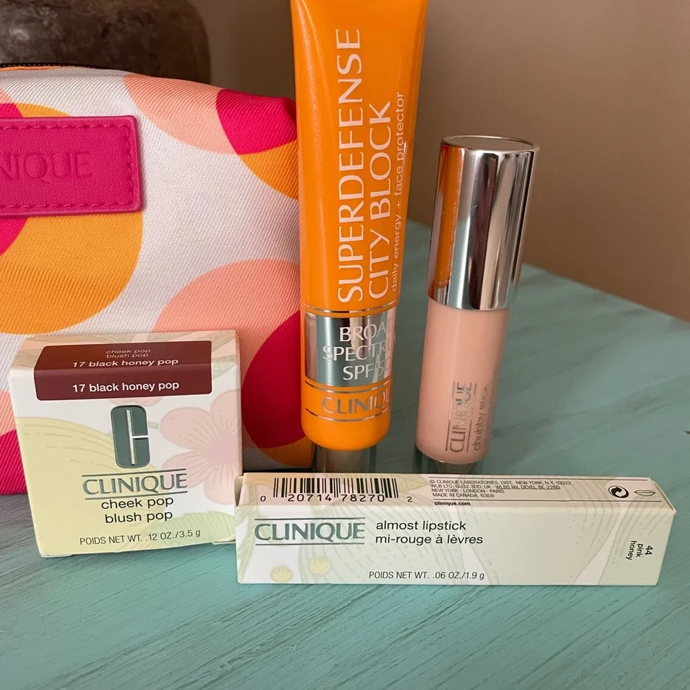 Clinique Makeup And Skincare Bundle (NWOT) - Picture 2 of 2